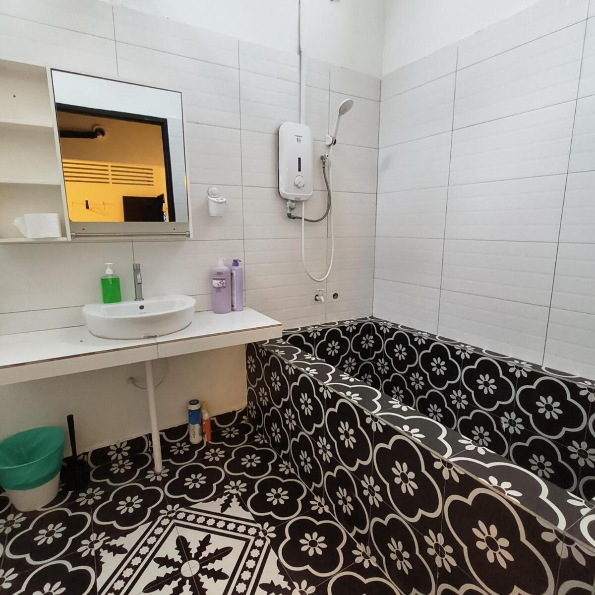 Tg103A Pet Friendly 15Pax, Near Beach Side Tanjung Bungah  Exterior photo
